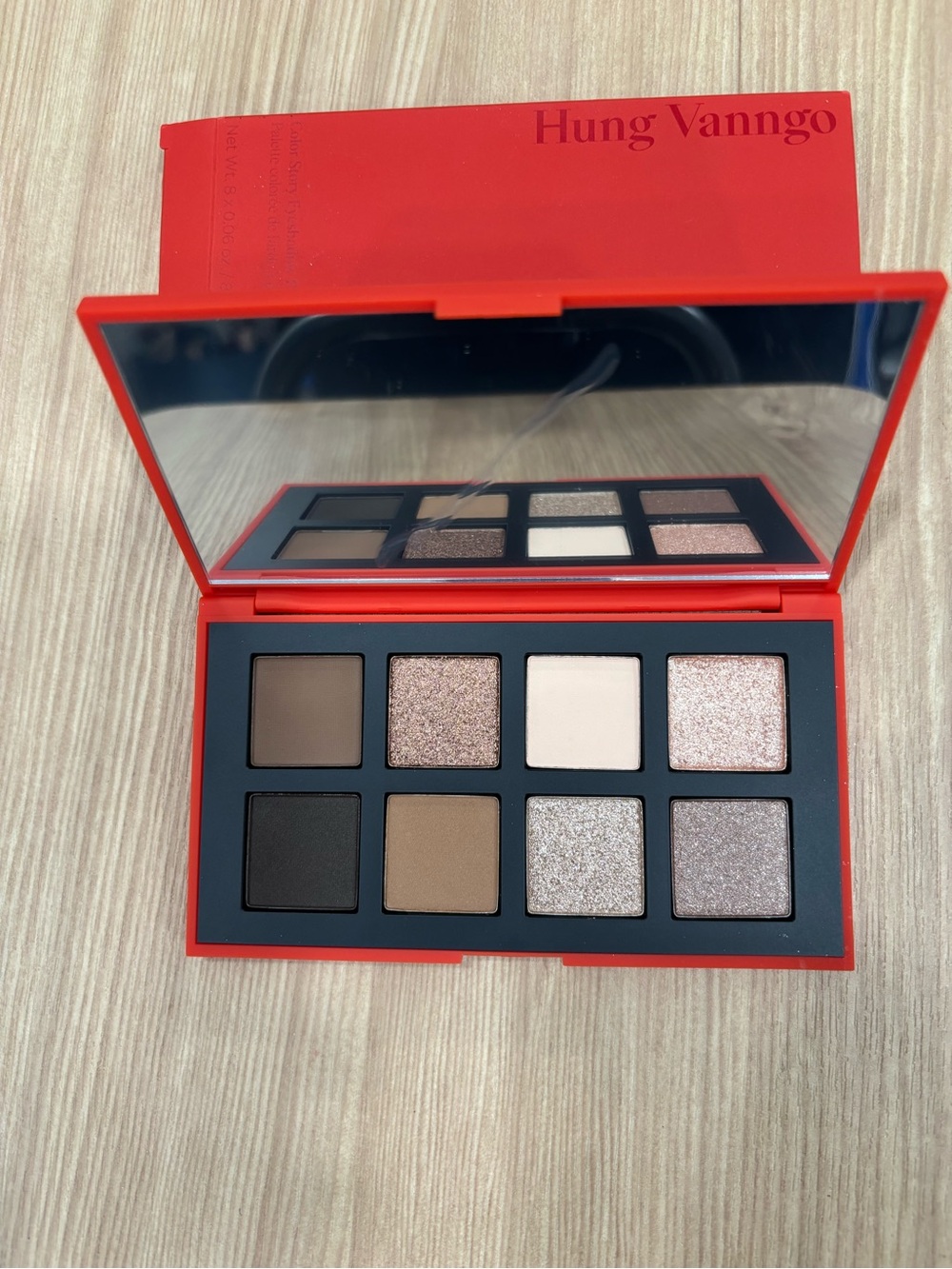 Hung Vanngo 8 pan eyeshadow palette in color New Neutral $49 nwt stunning!!